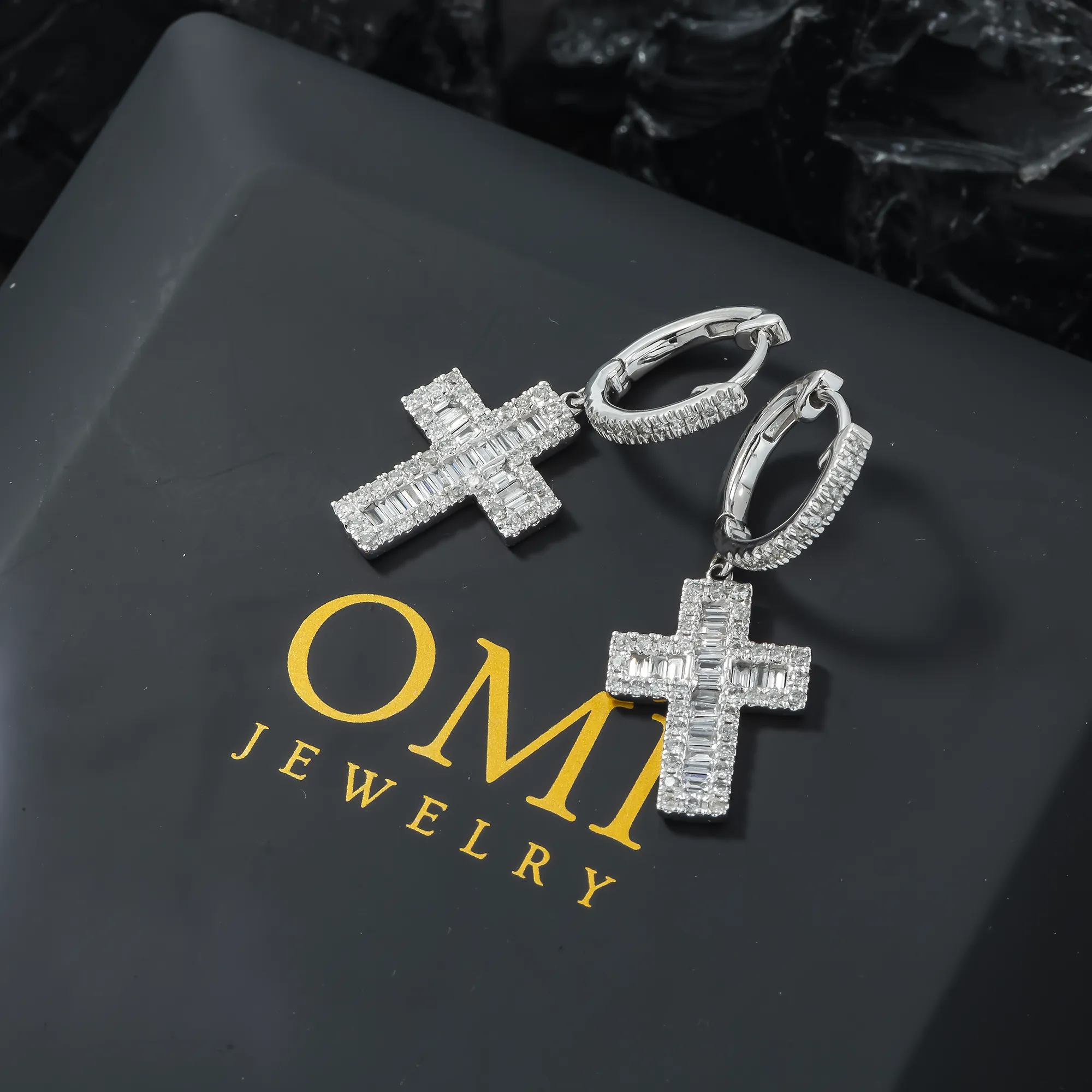 10K GOLD BAGUETTE AND ROUND DIAMOND CROSS HOOP EARRINGS 1.10 CTW