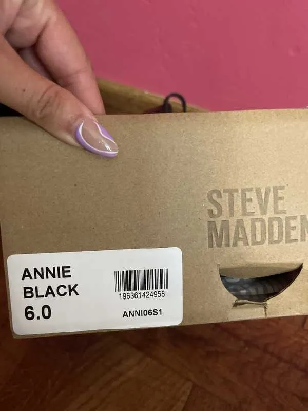 ANNIE BLACK - SM REBOOTED