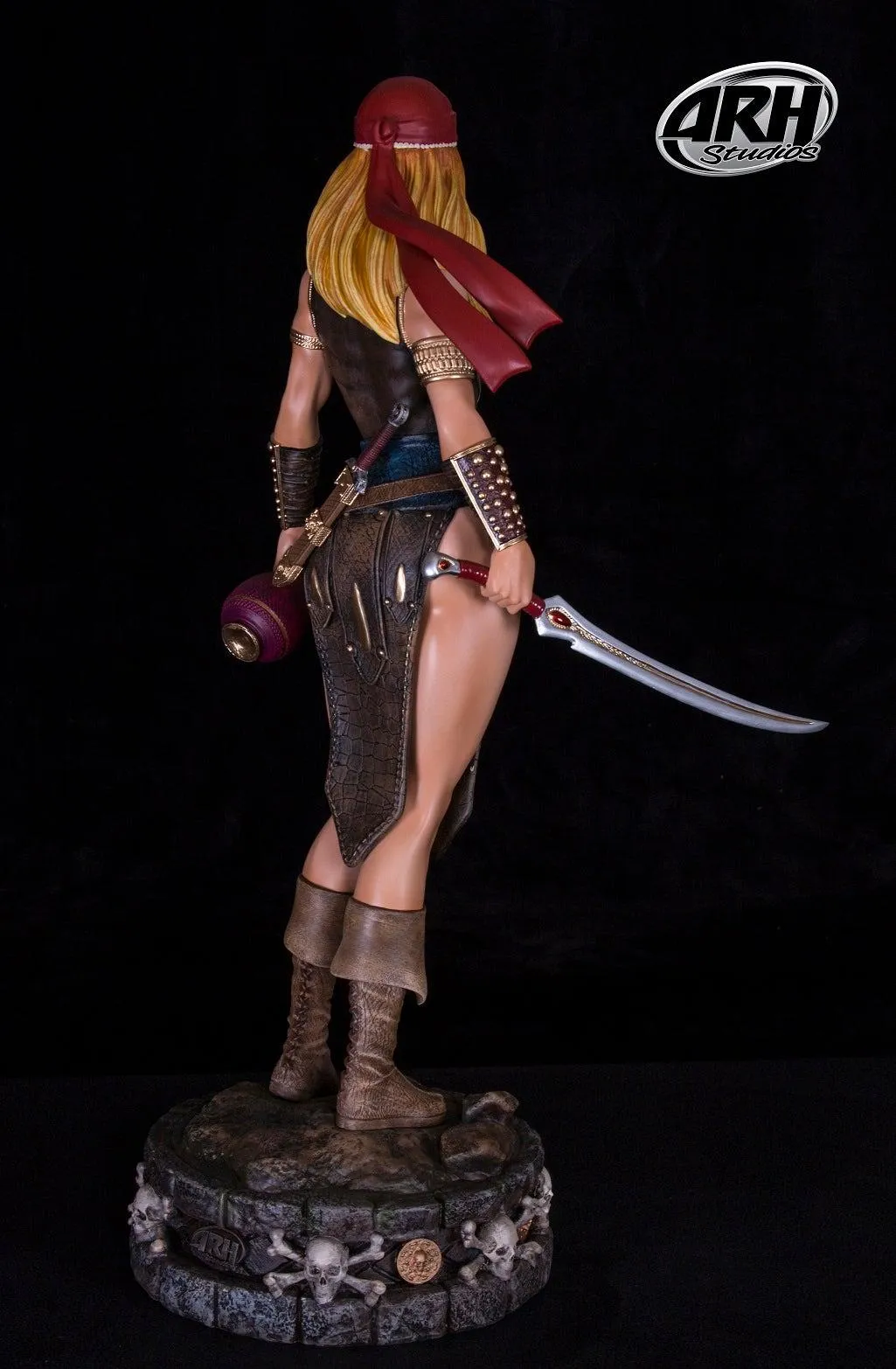 Arhian Pirate Exclusive 1/4 Scale Statue