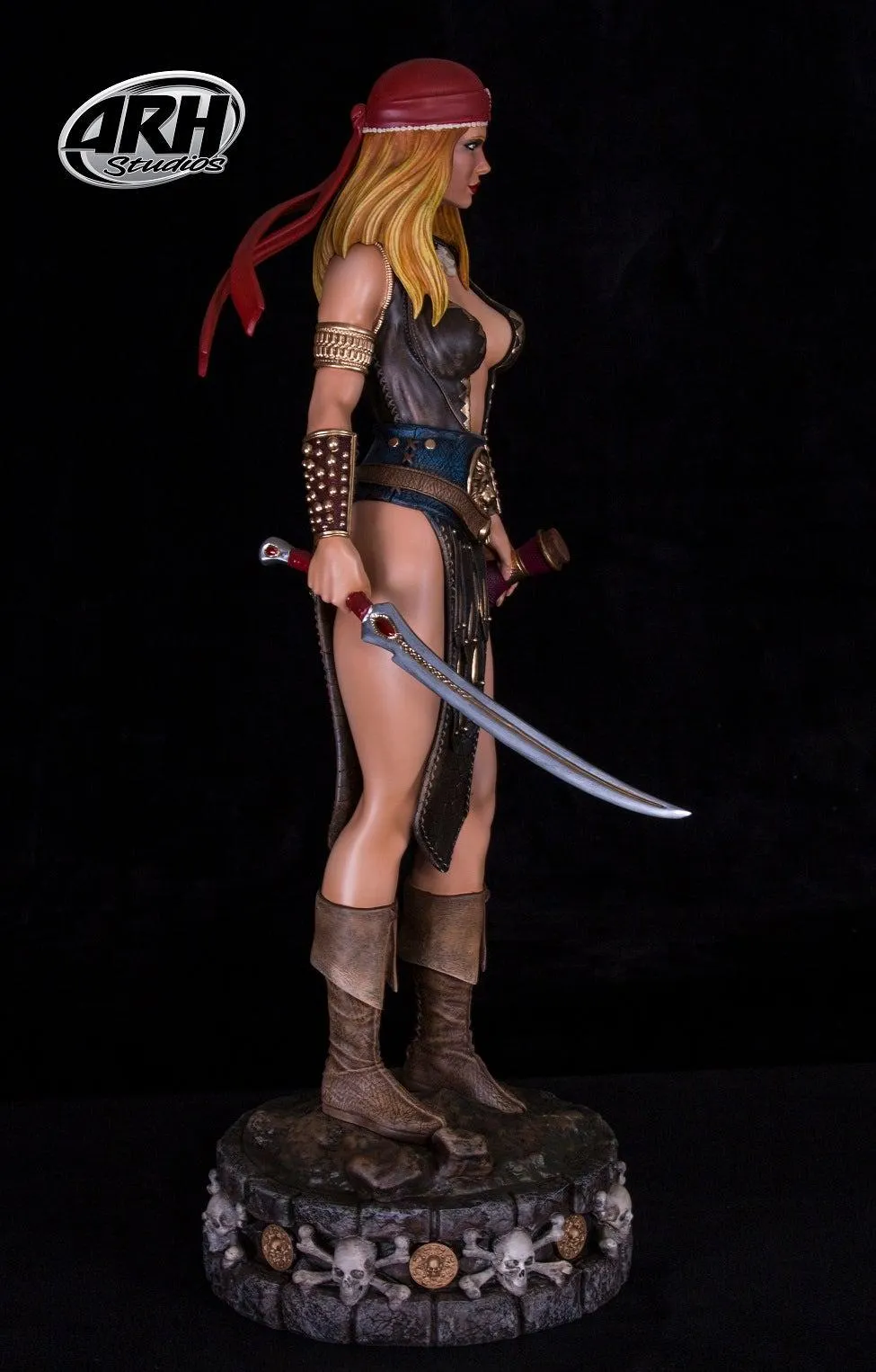 Arhian Pirate Exclusive 1/4 Scale Statue