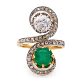 Belle Époque French Emerald and Diamond 18k Yellow Gold Platinum Toi et Moi Ring