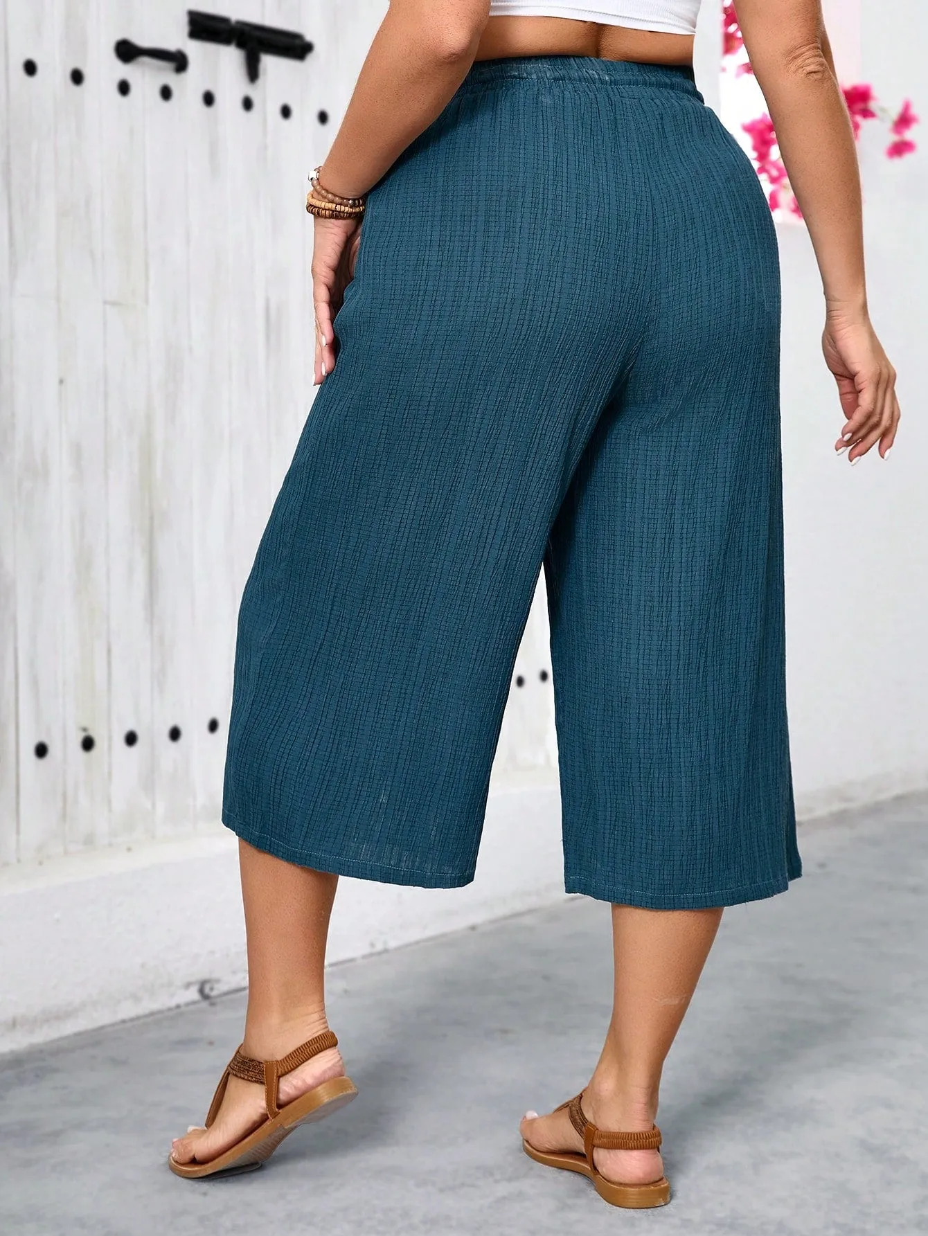 Calça Capri Com Cordão Plus Size