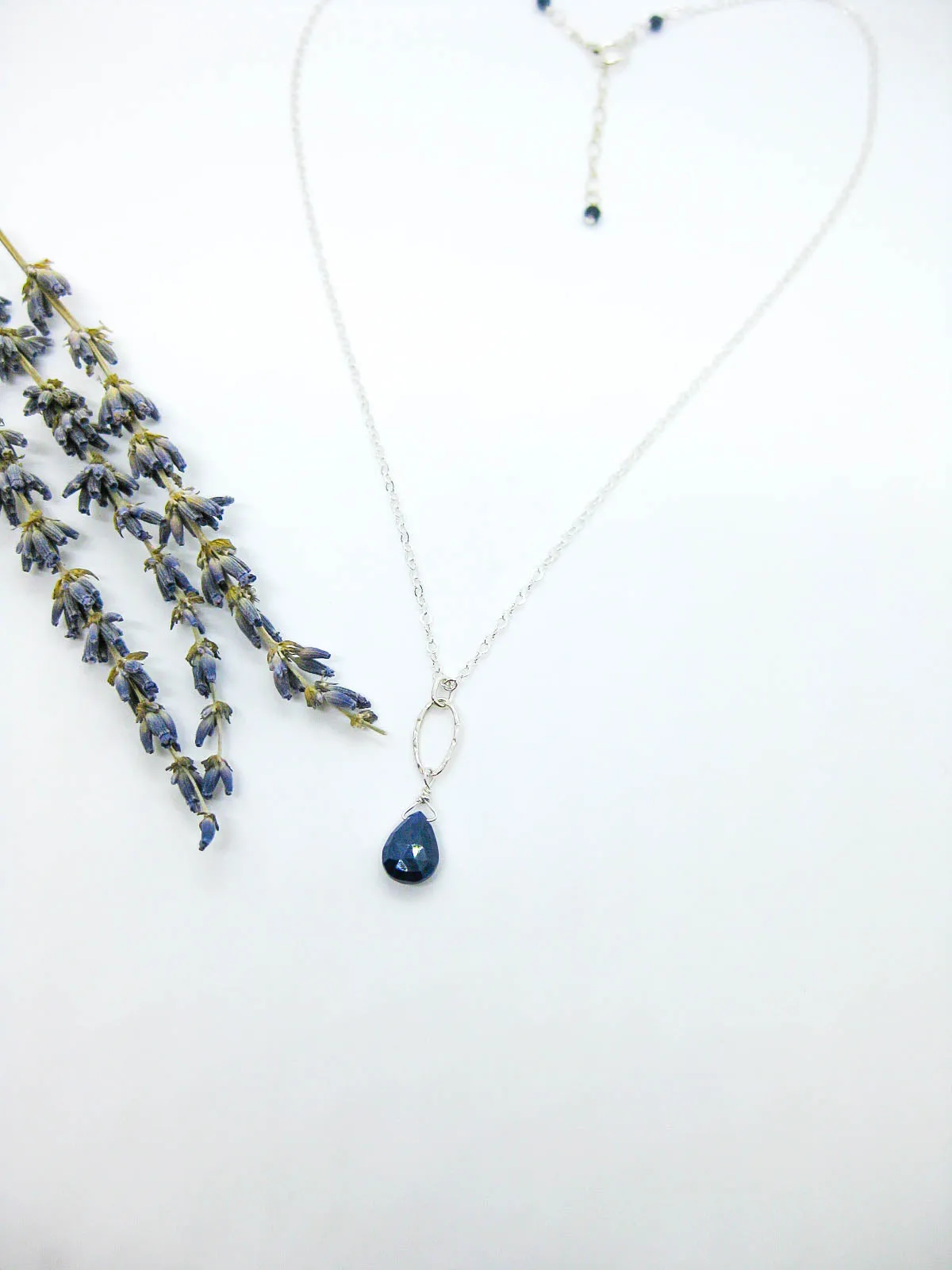 Chrysanthe: Sapphire Necklace - n531