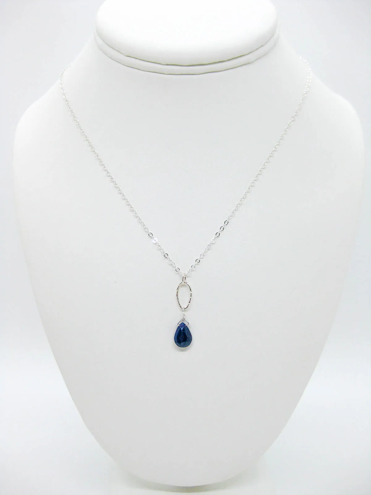 Chrysanthe: Sapphire Necklace - n531