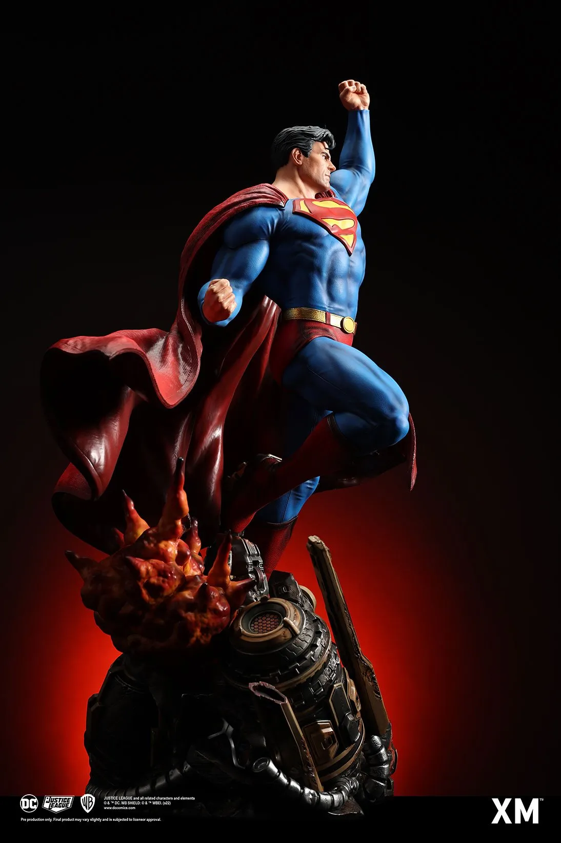 Classic Superman (Version A) 1/4 Scale Statue