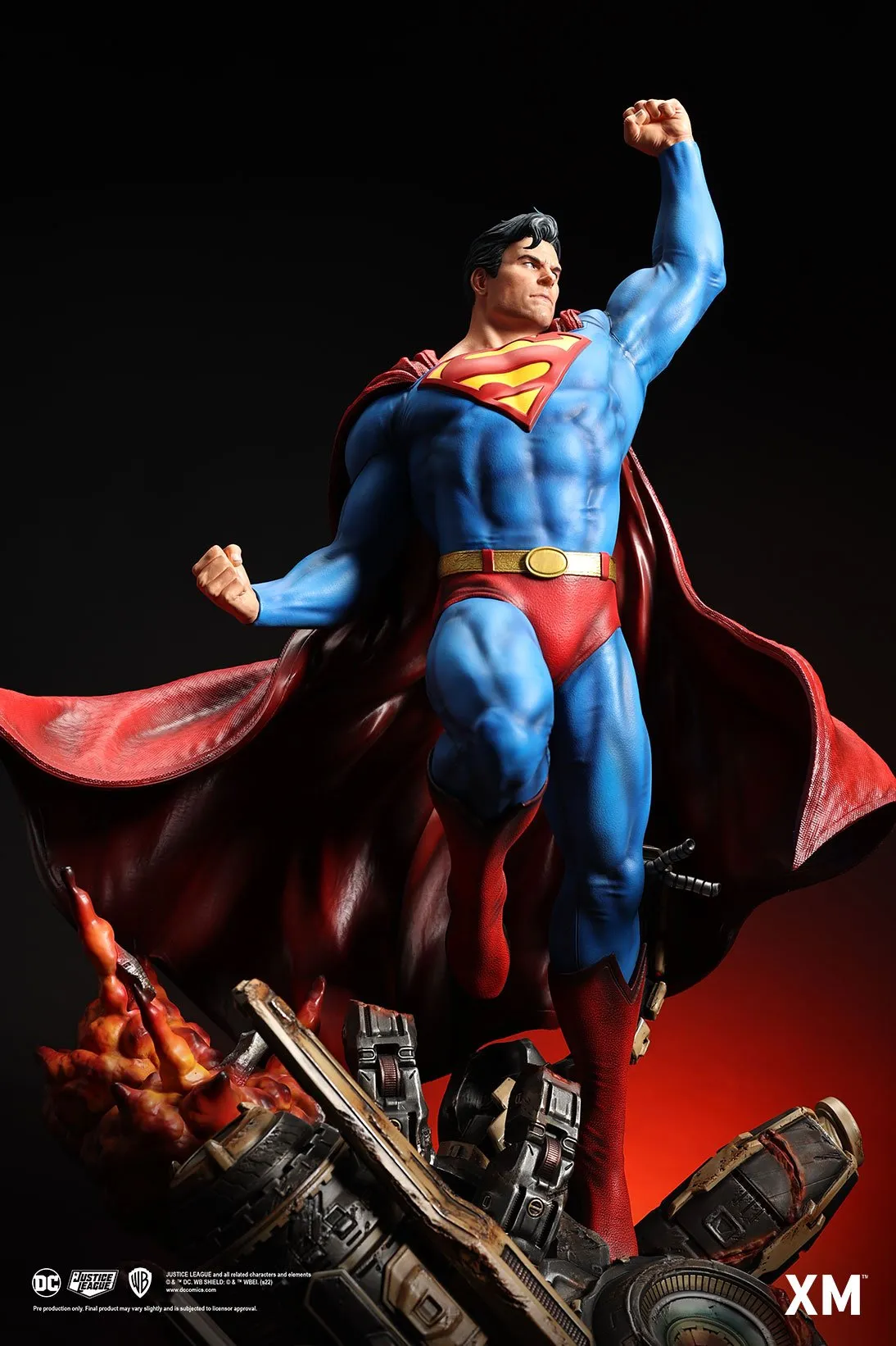 Classic Superman (Version A) 1/4 Scale Statue