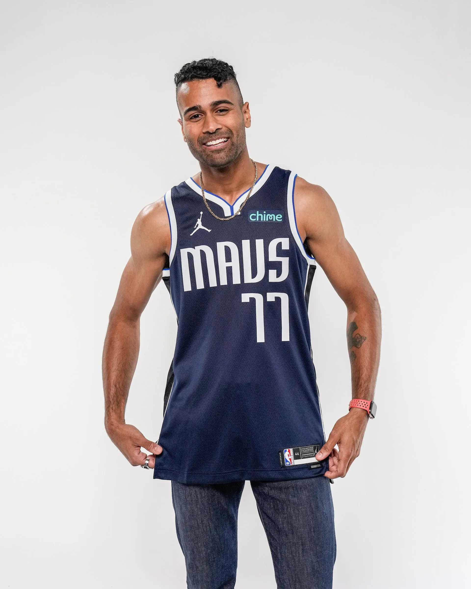 DALLAS MAVERICKS LUKA DONČIĆ 22-23 JORDAN STATEMENT SWINGMAN JERSEY