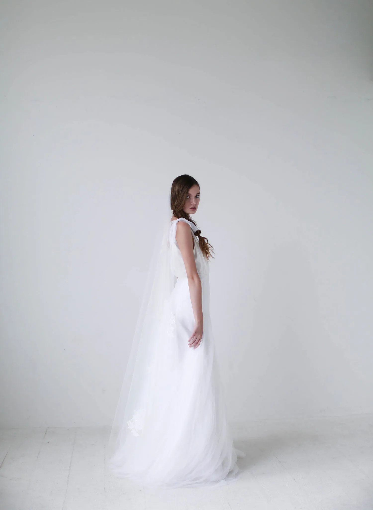 Floating lace circle veil - Style #710