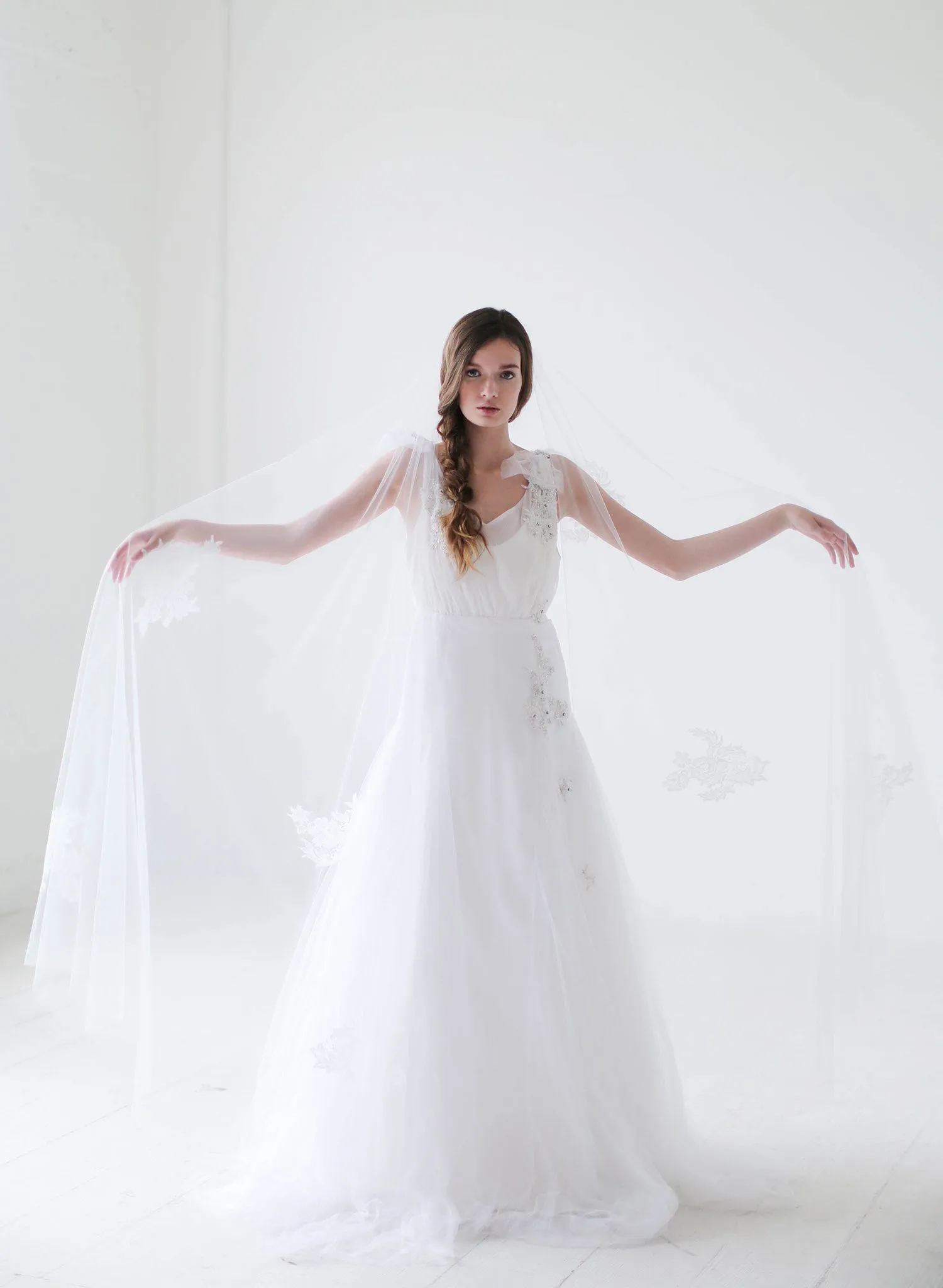 Floating lace circle veil - Style #710