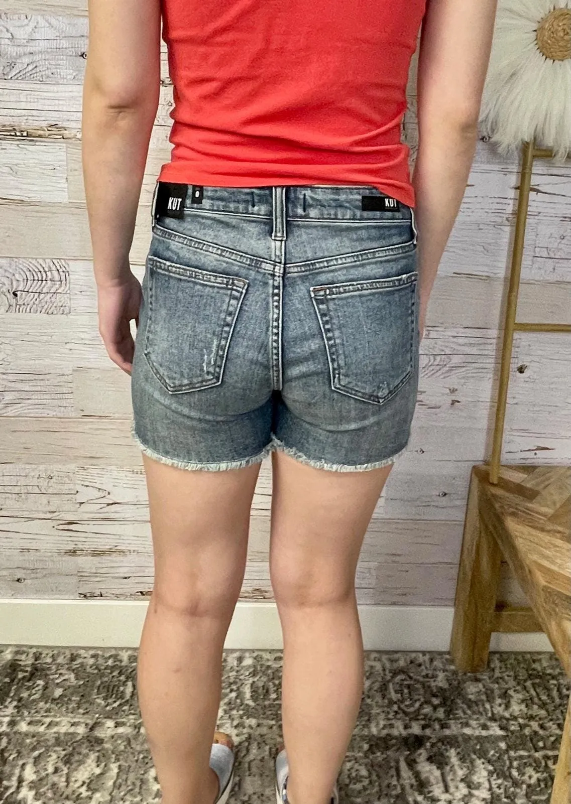 Gidget Fray Shorts - Med Wash