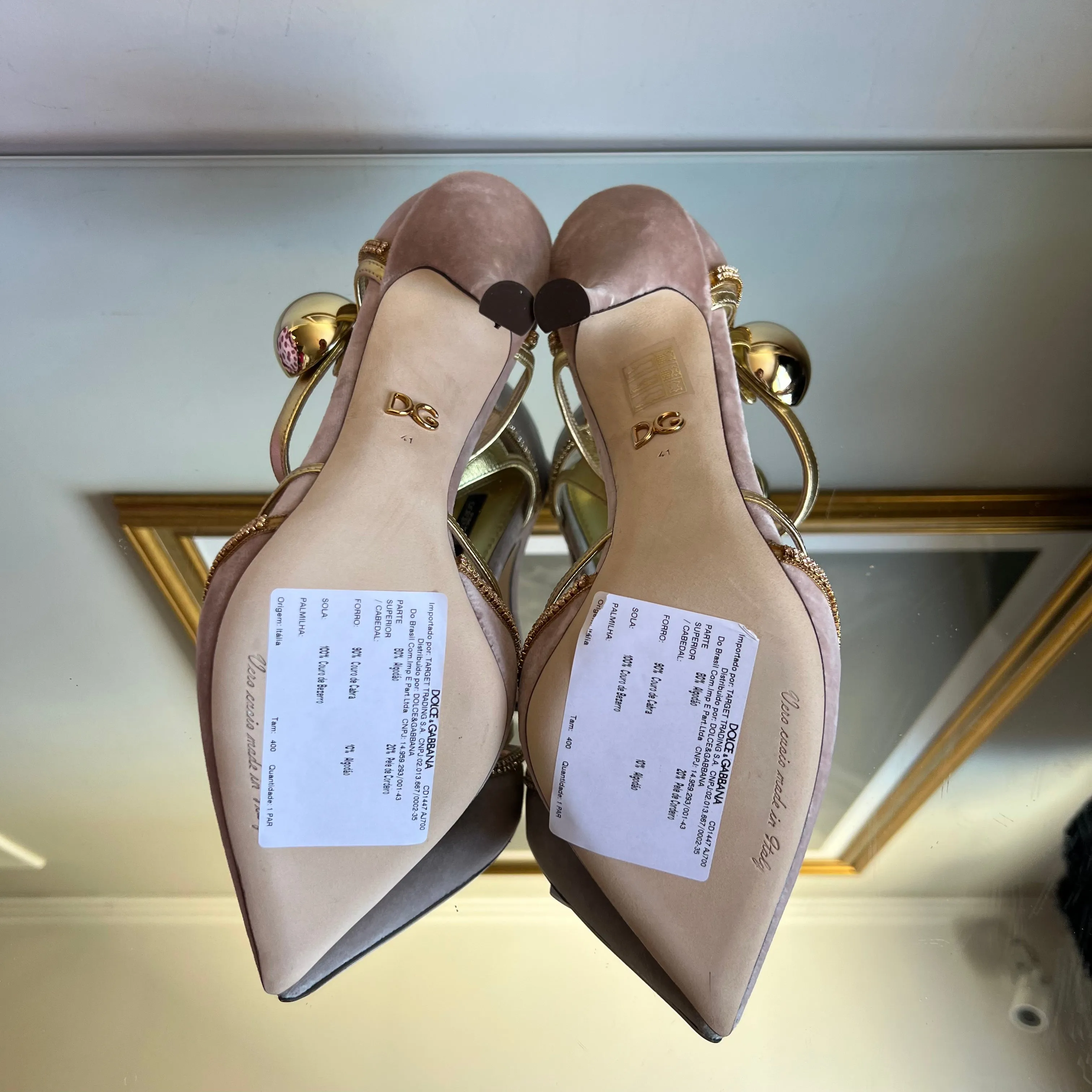 Scarpin Dolce & Gabbana em Veludo Nude e Couro Gold