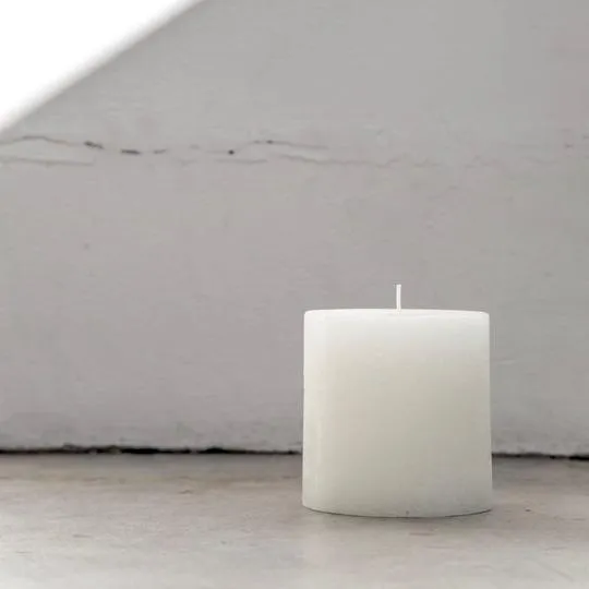 WHITE TEXTURED PILLAR CANDLE - SML